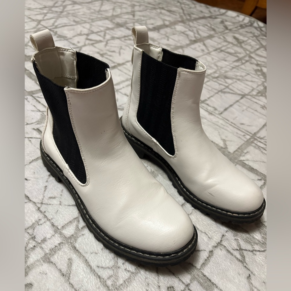 White and Black Ankle Boots. Boutique Corkys. Size 38.